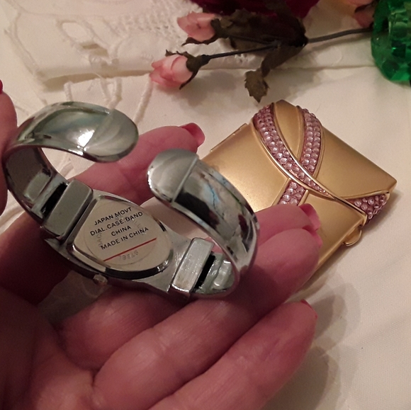 GENEVA LADIES BEAUTIFUL CRYSTAL QUARTS CUFF WATCH - Picture 4 of 13